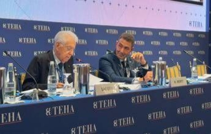 Vannacci-Monti, a Cernobbio il confronto fra due mondi lontanissimi: uno legge, l'altro fa scintille Vannacci-Monti, a Cernobbio il confronto fra due mondi lontanissimi: uno legge, l'altro fa scintille