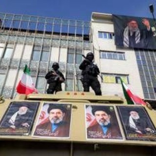 Iran: "Negoziati con Usa non all'ordine del giorno, attacchi finché necessario"