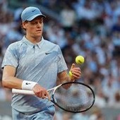 Roland Garros, complottisti contro Sinner: "Vogliono favorirlo" Roland Garros, complottisti contro Sinner: "Vogliono favorirlo"