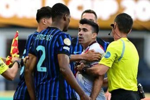 Dumfries-Acuna, rissa durante Inter-River Plate: cosa è successo - Video