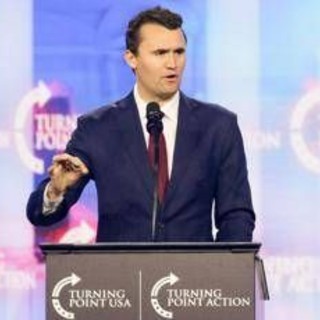 Chi era Charlie Kirk, l'attivista conservatore ucciso alla Utah University