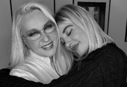 Clizia Incorvaia: "Da Eleonora Giorgi 15 lettere e regali di Natale a mio figlio fino ai 18 anni" Clizia Incorvaia: "Da Eleonora Giorgi 15 lettere e regali di Natale a mio figlio fino ai 18 anni"