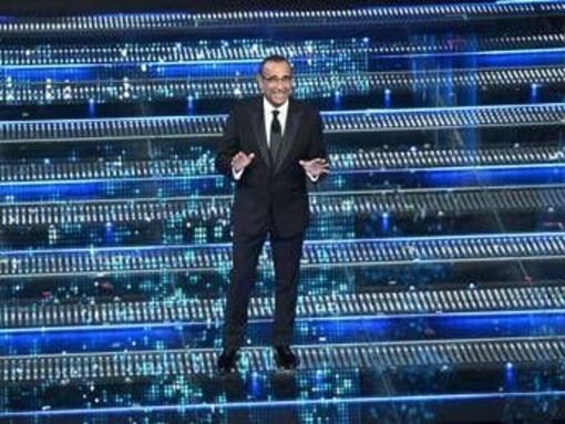 Sanremo 2026, l'annuncio di Carlo Conti: "Sarà Laura Pausini a co-condurre il festival" Sanremo 2026, l'annuncio di Carlo Conti: "Sarà Laura Pausini a co-condurre il festival"