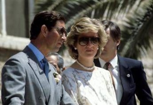 "Dimenticheremo presto Diana", la frase choc di Carlo dopo la morte di Lady D "Dimenticheremo presto Diana", la frase choc di Carlo dopo la morte di Lady D