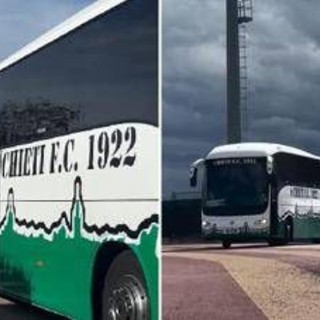 Sassi contro il bus del Chieti dopo sconfitta a Recanati: indagini in corso