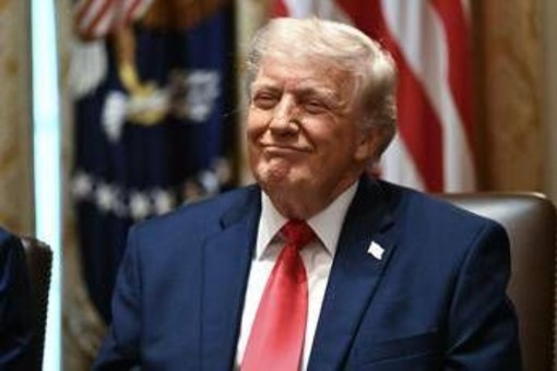 Trump vuole il suo volto stampato sulla banconota da 250 dollari Trump vuole il suo volto stampato sulla banconota da 250 dollari