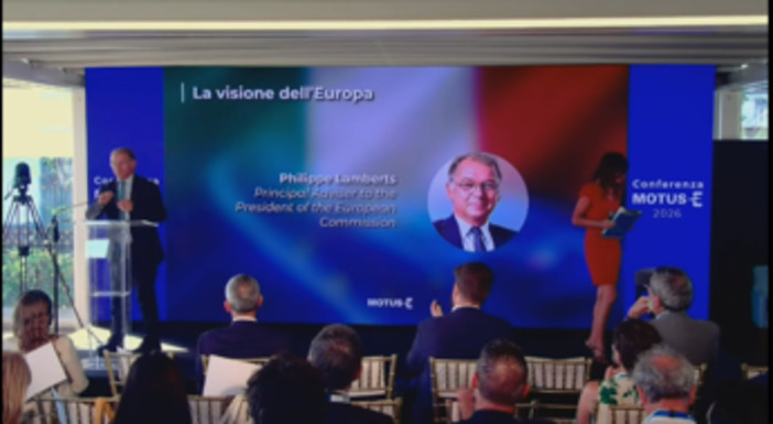 Auto, Lamberts: "Spetta ai legislatori decidere cosa fare per la competitività europea"