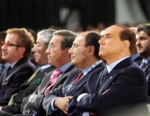 La 'Bossi-Fini', legge sull'immigrazione ancora in vigore: nasce nel 2002 con il secondo governo Berlusconi