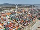 Cina, 1,4 mld tonnellate di merci gestite dal porto Ningbo-Zhoushan nel 2025