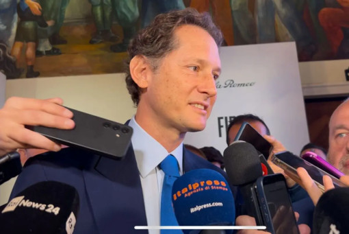 Stoccata Elkann “Piloti Ferrari pensino a guidare e parlino meno”