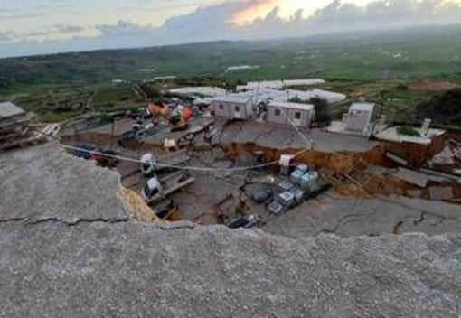 Frana a Niscemi, notte al Palasport per oltre 500 sfollati Frana a Niscemi, notte al Palasport per oltre 500 sfollati