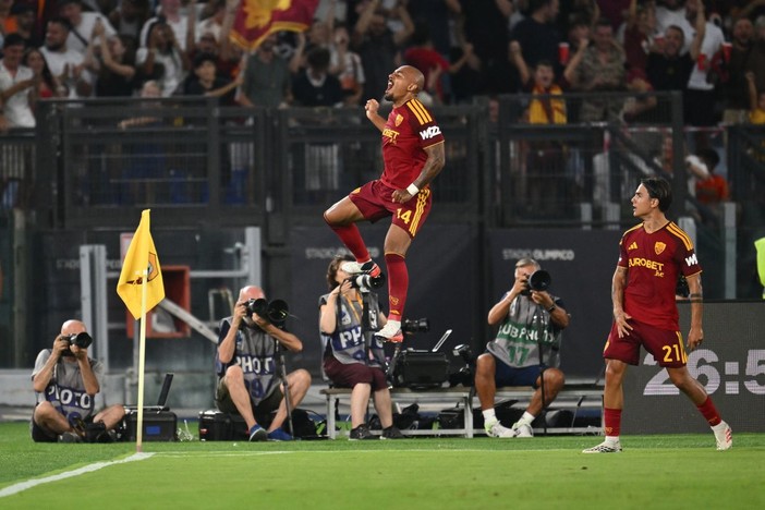 Tre volte Dybala-Malen, poi Pisilli: la Roma piega la Fiorentina Tre volte Dybala-Malen, poi Pisilli: la Roma piega la Fiorentina