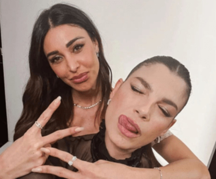 Belen scrive a Emma, il botta e risposta social che cancella il passato (e De Martino) Belen scrive a Emma, il botta e risposta social che cancella il passato (e De Martino)