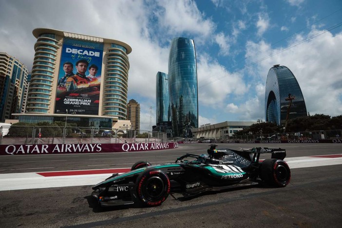 Russell in pole davanti a Leclerc a Baku, Antonelli out in qualifica Russell in pole davanti a Leclerc a Baku, Antonelli out in qualifica