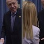 Siparietto Erdogan-Meloni: &quot;Smetti di fumare&quot;, &quot;Lo so...&quot;