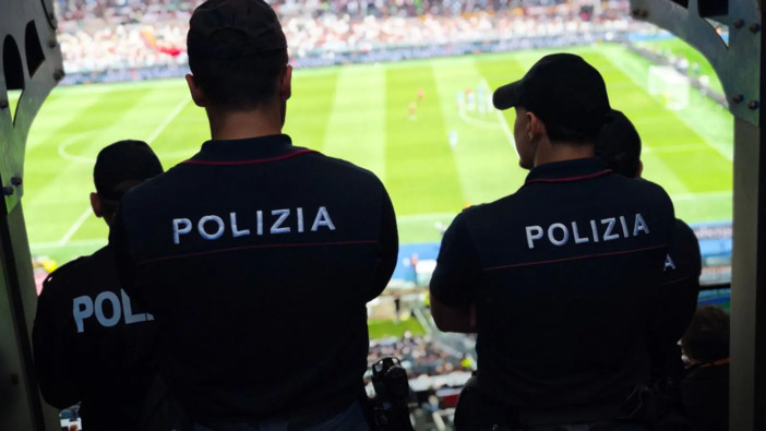 Daspo per 16 tifosi giallorossi dopo saluto romano durante Roma-Atalanta Daspo per 16 tifosi giallorossi dopo saluto romano durante Roma-Atalanta