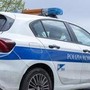 Roma, due bambini lasciati soli in auto in centro: denunciata la madre