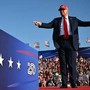 La minaccia dei dazi Usa pesa sull'Europa ma intanto gli affari di Trump vanno a gonfie vele