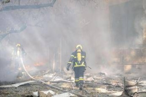 Guerra in Ucraina, missili russi nella notte su Kiev: "Almeno due morti" Guerra in Ucraina, missili russi nella notte su Kiev: "Almeno due morti"