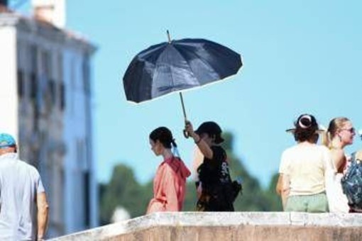 Diego Borella morto sul set di Emily in Paris a Venezia, era l'assistente alla regia