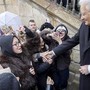 Mattarella a Praga, i ragazzi entusiasti lo salutano con l'Inno di Mameli Mattarella a Praga, i ragazzi entusiasti lo salutano con l'Inno di Mameli