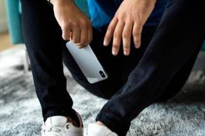 Francia, Corte Costituzionale boccia divieto uso social per i minori under 15 Francia, Corte Costituzionale boccia divieto uso social per i minori under 15