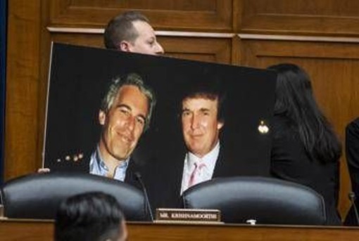 "Donald Trump sapeva delle ragazze", cosa c'è nelle mail di Epstein sul tycoon "Donald Trump sapeva delle ragazze", cosa c'è nelle mail di Epstein sul tycoon