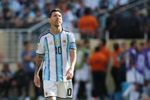 Messi, delusione Mondiale: perde Coppa e Mbappé lo supera in due primati Messi, delusione Mondiale: perde Coppa e Mbappé lo supera in due primati