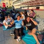 Venezia 83, l'attesa dei fan per gli Oasis: "Qui dall'alba per i fratelli Gallagher" Venezia 83, l'attesa dei fan per gli Oasis: "Qui dall'alba per i fratelli Gallagher"