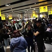 Caos voli nel Regno Unito, il bilancio: oltre 1.000 cancellati per un guasto tecnico Caos voli nel Regno Unito, il bilancio: oltre 1.000 cancellati per un guasto tecnico