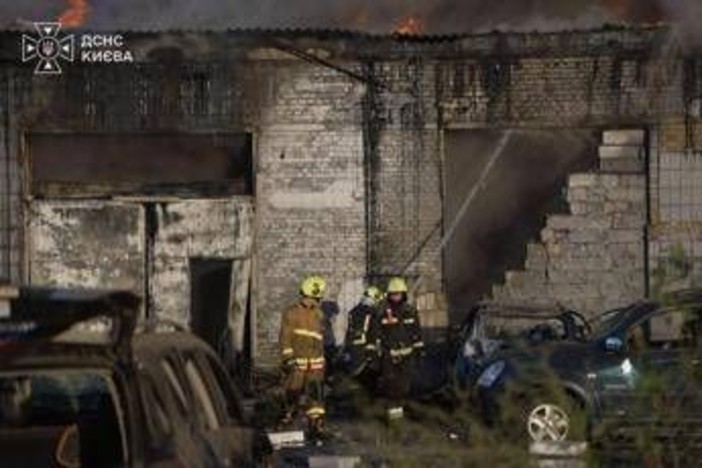 Ucraina, Russia riprende gli attacchi dopo la tregua: almeno due morti a Kiev Ucraina, Russia riprende gli attacchi dopo la tregua: almeno due morti a Kiev
