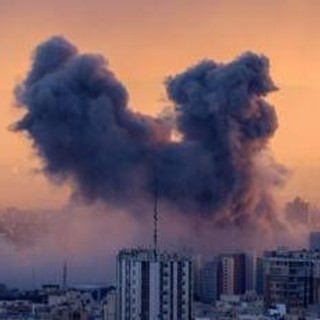 Iran, nuova ondata di attacchi contro Teheran. Israele: "Operazione durerà almeno un'altra settimana o due"