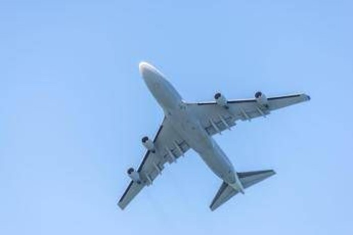 Aereo atterra e pilota vede un 'oggetto volante': "Era un Ufo" Aereo atterra e pilota vede un 'oggetto volante': "Era un Ufo"