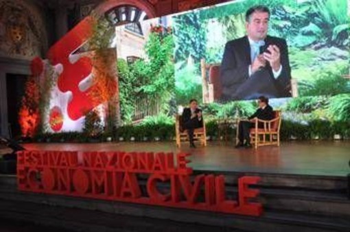 Festival Nazionale Economia Civile, riflessione sul Pil che genera felicità con Funaro, Becchetti e Fitto Festival Nazionale Economia Civile, riflessione sul Pil che genera felicità con Funaro, Becchetti e Fitto