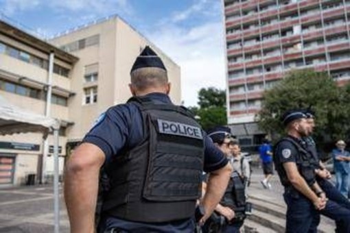 Caos a Marsiglia, studenti in protesta: preside cosparso di benzina e almeno 15 in stato di fermo Caos a Marsiglia, studenti in protesta: preside cosparso di benzina e almeno 15 in stato di fermo