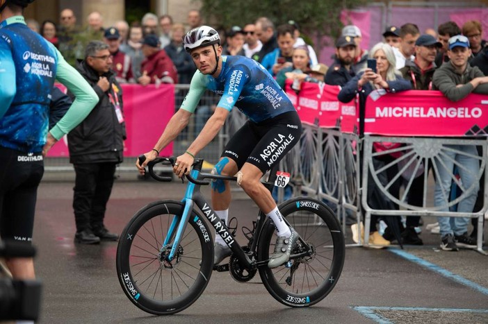 Tronchon vince in volata la 10^ tappa della Vuelta, Mas resta leader