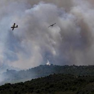 Incendi in Europa, emergenza in Francia e in Spagna: nei Pirenei bruciati 1.500 ettari