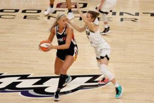 WNBA, problema... sex toys: &quot;Smettetela di lanciarli in campo&quot;