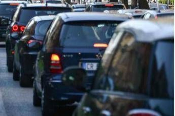 Bollo auto abolito, la mossa di Meloni: "Via una delle tasse più odiate" Bollo auto abolito, la mossa di Meloni: "Via una delle tasse più odiate"