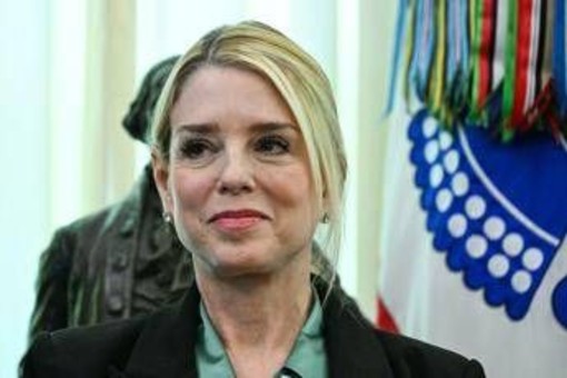 Pam Bondi licenziata da Trump, ma rischia di dover deporre al Congresso sul caso Epstein