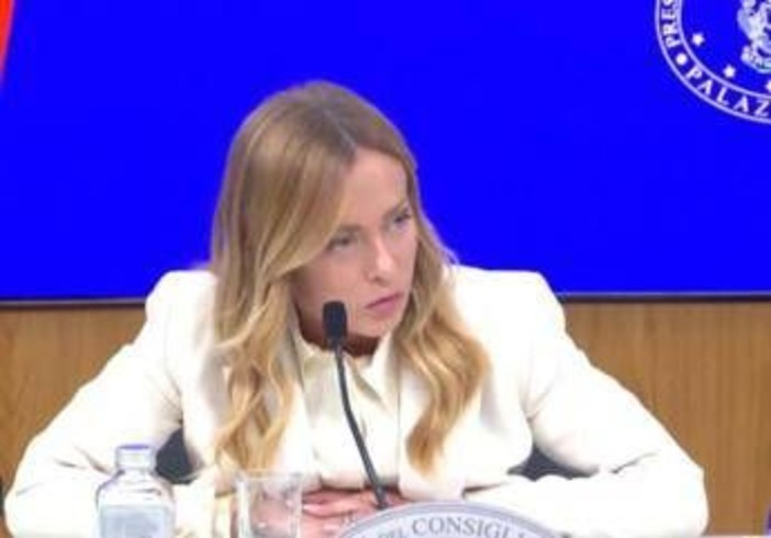 Manovra, via libera del Cdm. Meloni: "Sono molto soddisfatta". Slitta il decreto bollette Manovra, via libera del Cdm. Meloni: "Sono molto soddisfatta". Slitta il decreto bollette