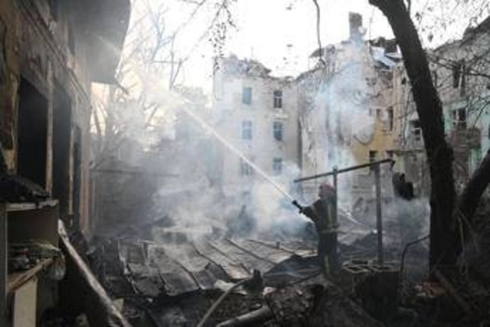 Ucraina, tregua si allontana. Trump: &quot;I russi bombardano come pazzi&quot;