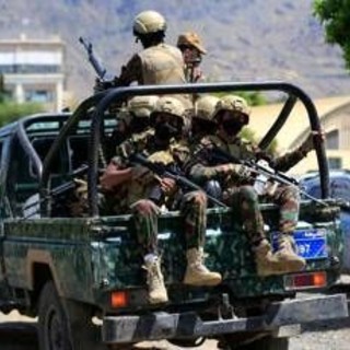 Iran-Houthi, doppia minaccia per le vie del petrolio. Arabia vuole raid Usa in Yemen, Trump dice no