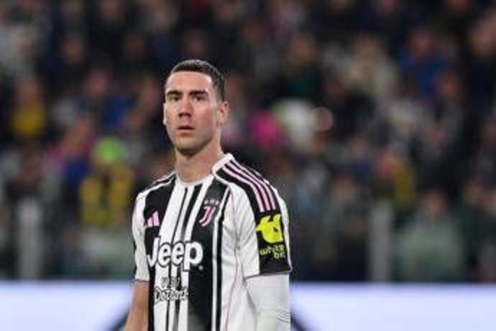 Vlahovic, infortunio all'adduttore: out 2/3 mesi. Juve torna sul mercato? Vlahovic, infortunio all'adduttore: out 2/3 mesi. Juve torna sul mercato?