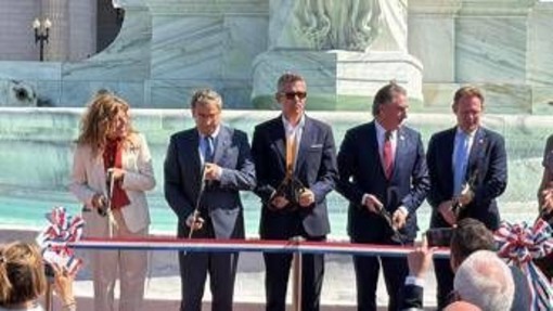 Usa, dopo 19 anni torna a nuova vita la Fontana di Colombo: "Onoriamo il passato e ispiriamo futuro" Usa, dopo 19 anni torna a nuova vita la Fontana di Colombo: "Onoriamo il passato e ispiriamo futuro"