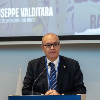 Verifiche e compiti a casa, Valditara interviene con una circolare
