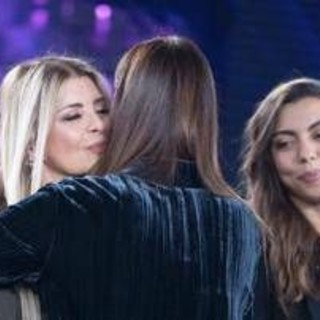 David Rossi, la moglie e la figlia ospiti a Verissimo: "È stato picchiato prima di morire" David Rossi, la moglie e la figlia ospiti a Verissimo: "È stato picchiato prima di morire"