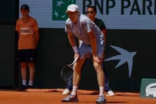 Roland Garros e non solo, quando Sinner perde contro... il caldo e gli infortuni Roland Garros e non solo, quando Sinner perde contro... il caldo e gli infortuni