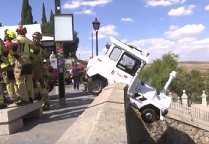 Paura a Toledo, trenino turistico parte senza conducente: ferito un turista italiano