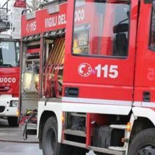 Milano, tram prende fuoco con passeggeri a bordo: nessun ferito